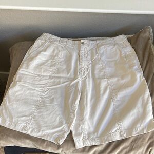 Tommy Bahama men’s shorts
Size 36, Beige color , In like new condition